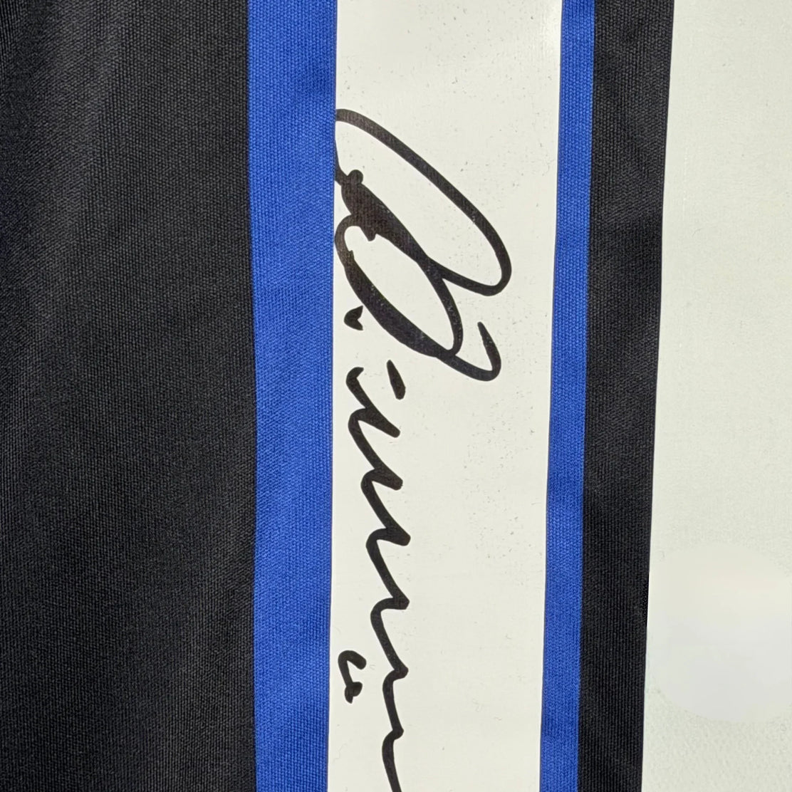 Maillot domicile Inter Milan 2002_2003 signé par Adriano - signature | Iconic Shirts