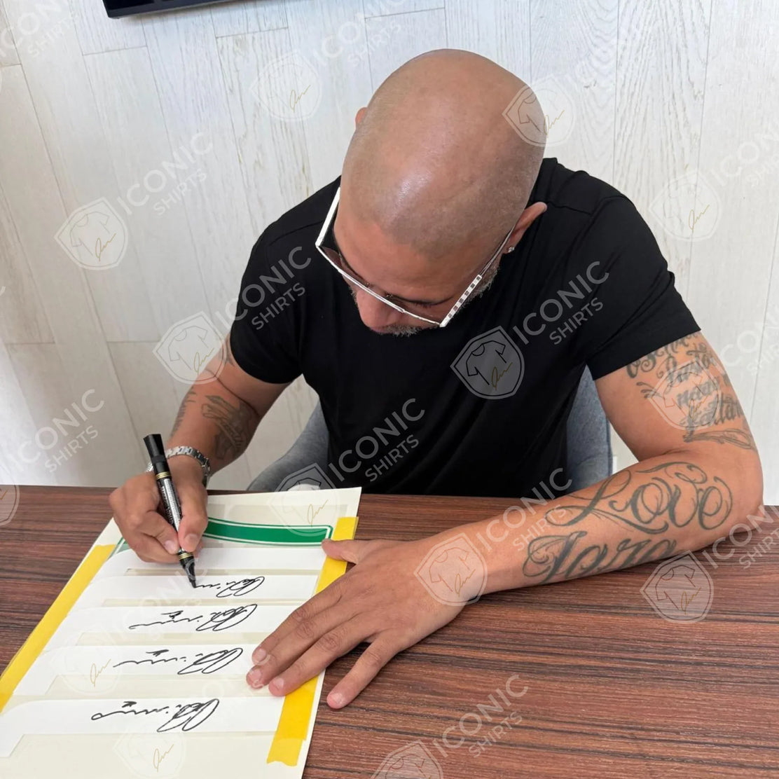 Adriano maillot domicile signé de l’Inter Milan 2002_2003-preuve photo de signature | Iconic Shirts