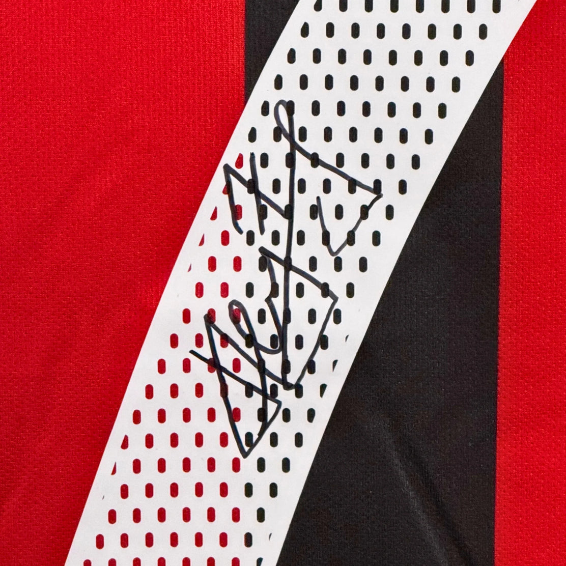 AndriyShevchenkoSignedACMilan-2003-2004HomeShirt.-signature | Iconic Shirts