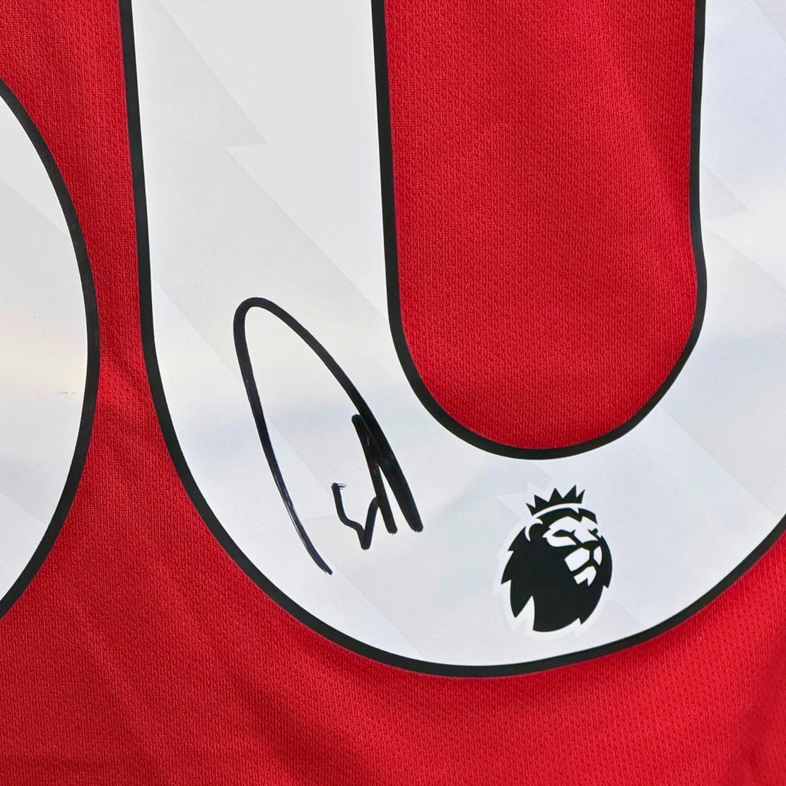 BenjaminSeskoSignedManchesterUnited2025_26HomeShirt-signature | Iconic Shirts