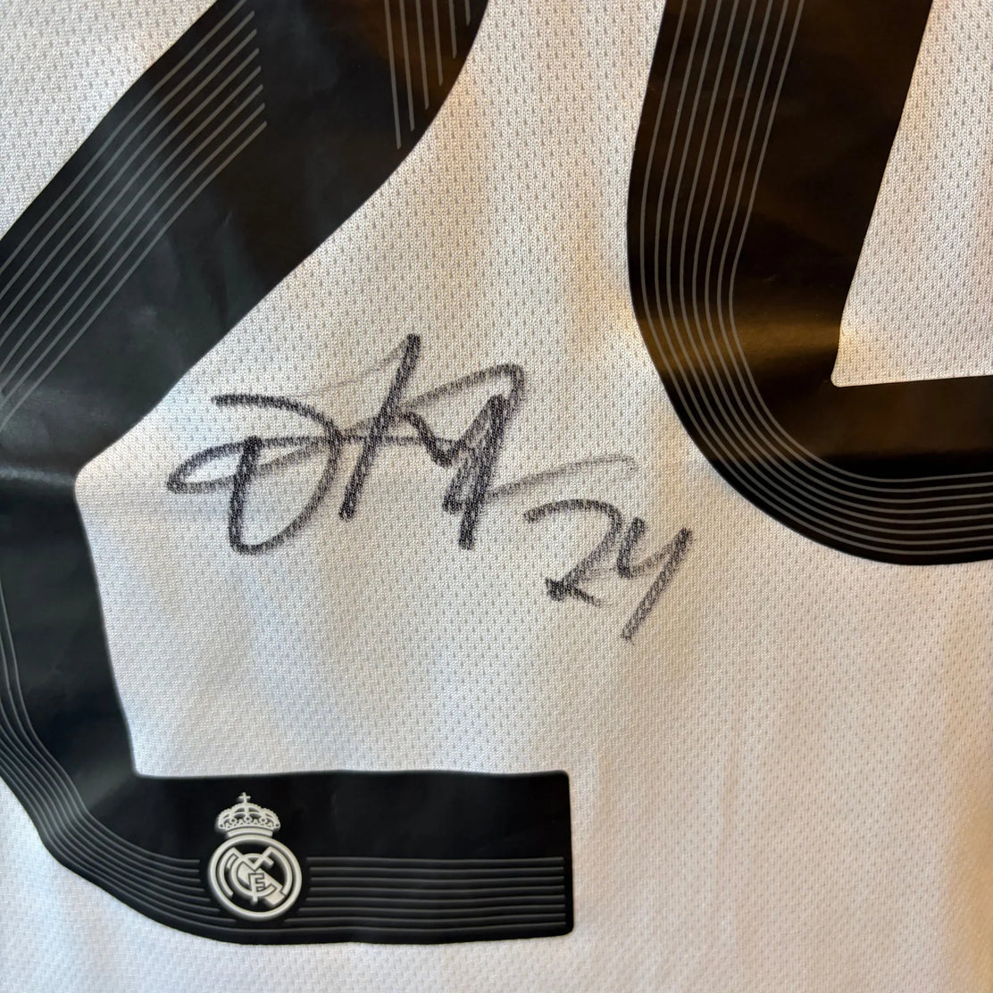 DeanHuijsenSignedRealMadridHomeFootballShirt_2025_26-signature | Iconic Shirts