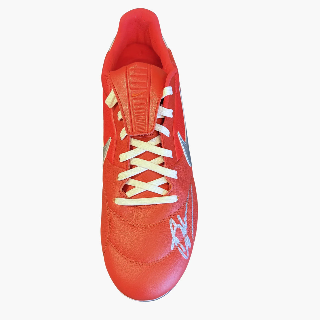 Chaussure de football rouge signée Dennis Bergkamp - vue de face | Iconic Shirts