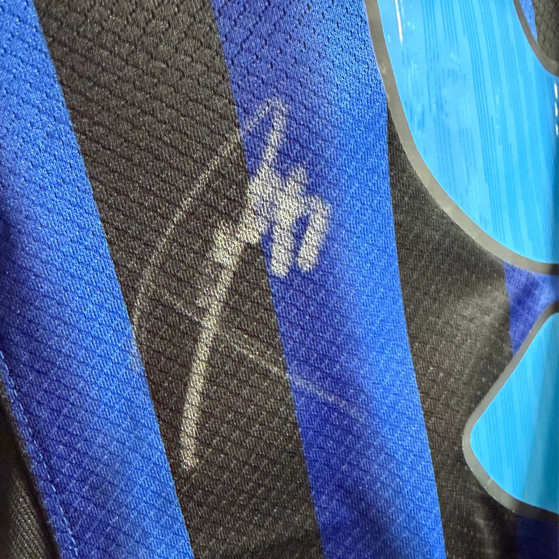 FrancescoPioEspositoMaillotDomicileInterMilan2025_26Signé-signature | Iconic Shirts