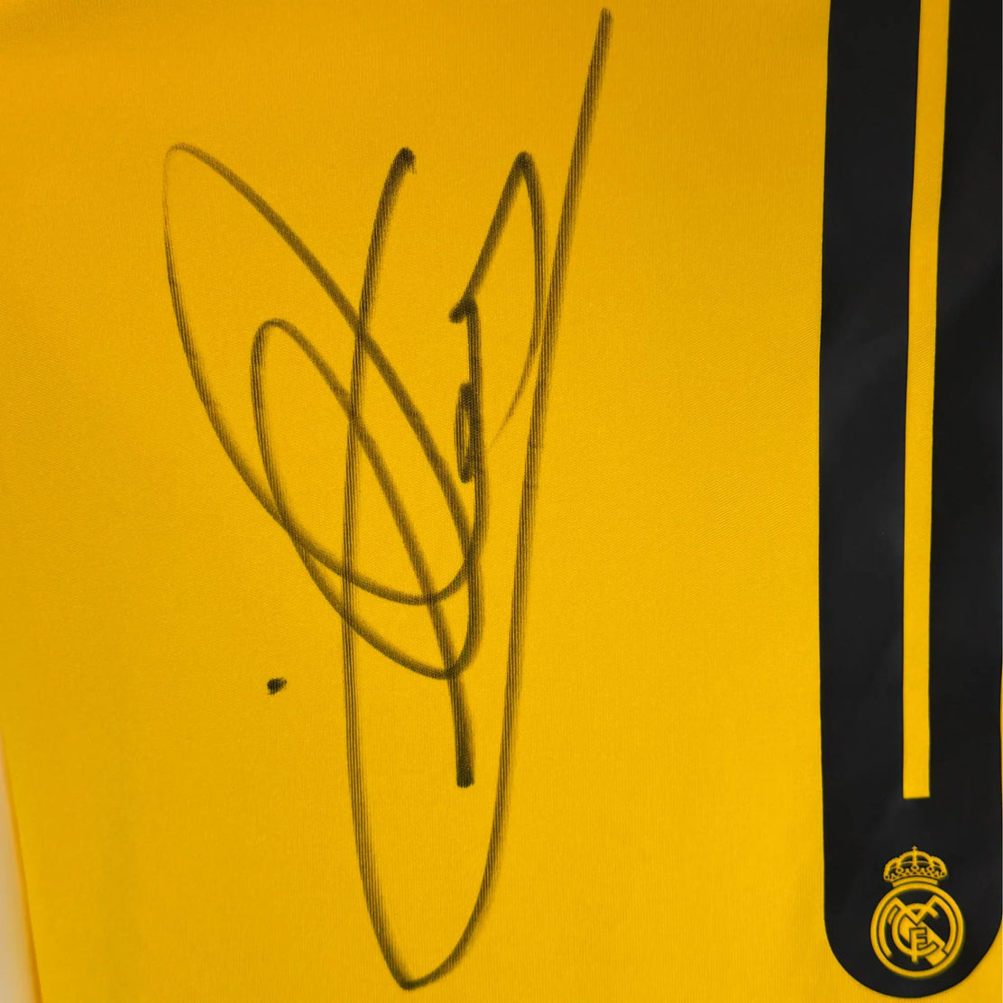 IkerCasillasSignedRealMadridGoalkeeperShirt_2011-signature | Iconic Shirts