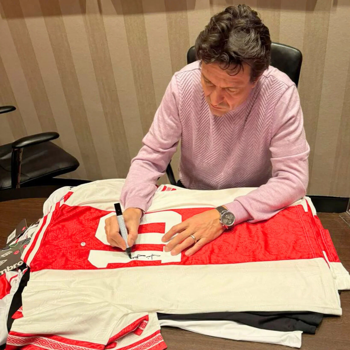 JariLitmanenSignedAjaxFootballShirt-1994-95Home-proofofsignin | Iconic Shirts