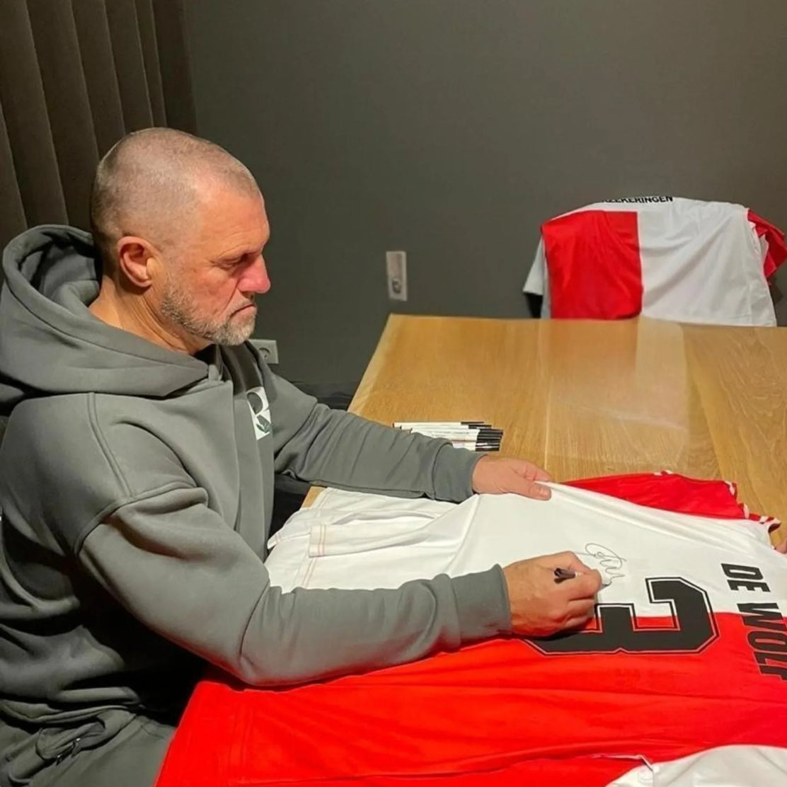 JohndeWolfSignedFeyenoordFootballShirt-1994-95Home-proofofsigning | Iconic Shirts