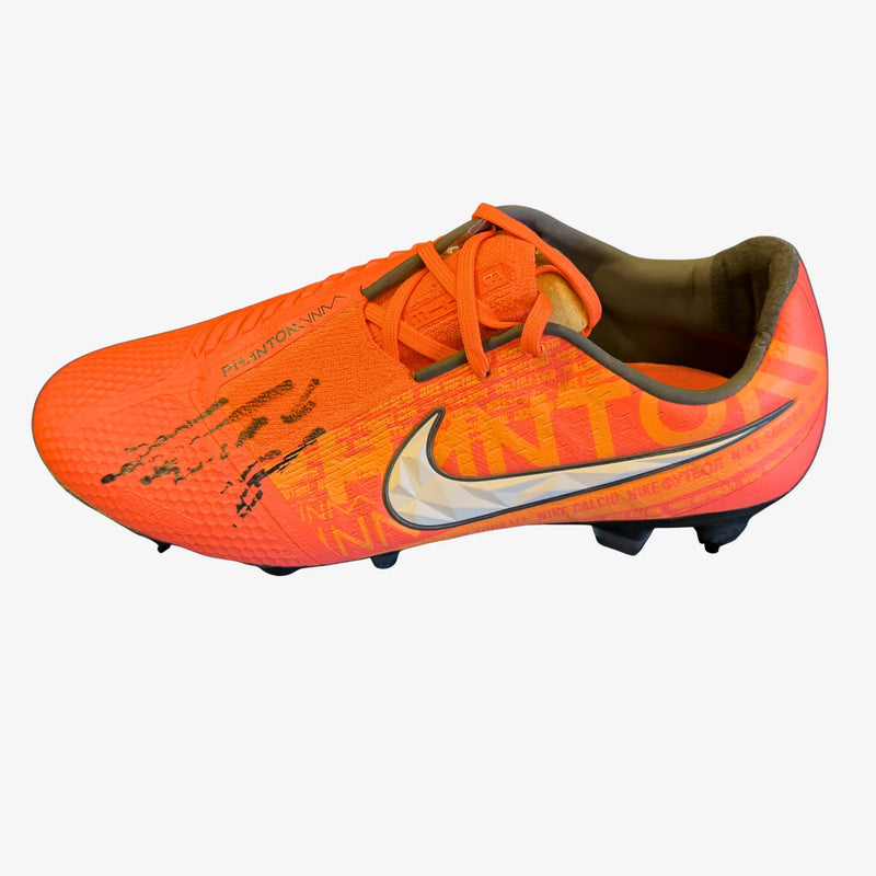 Von Lautaro Martínez signierter Nike Phantom Venom Fußballschuh | Iconic Shirts