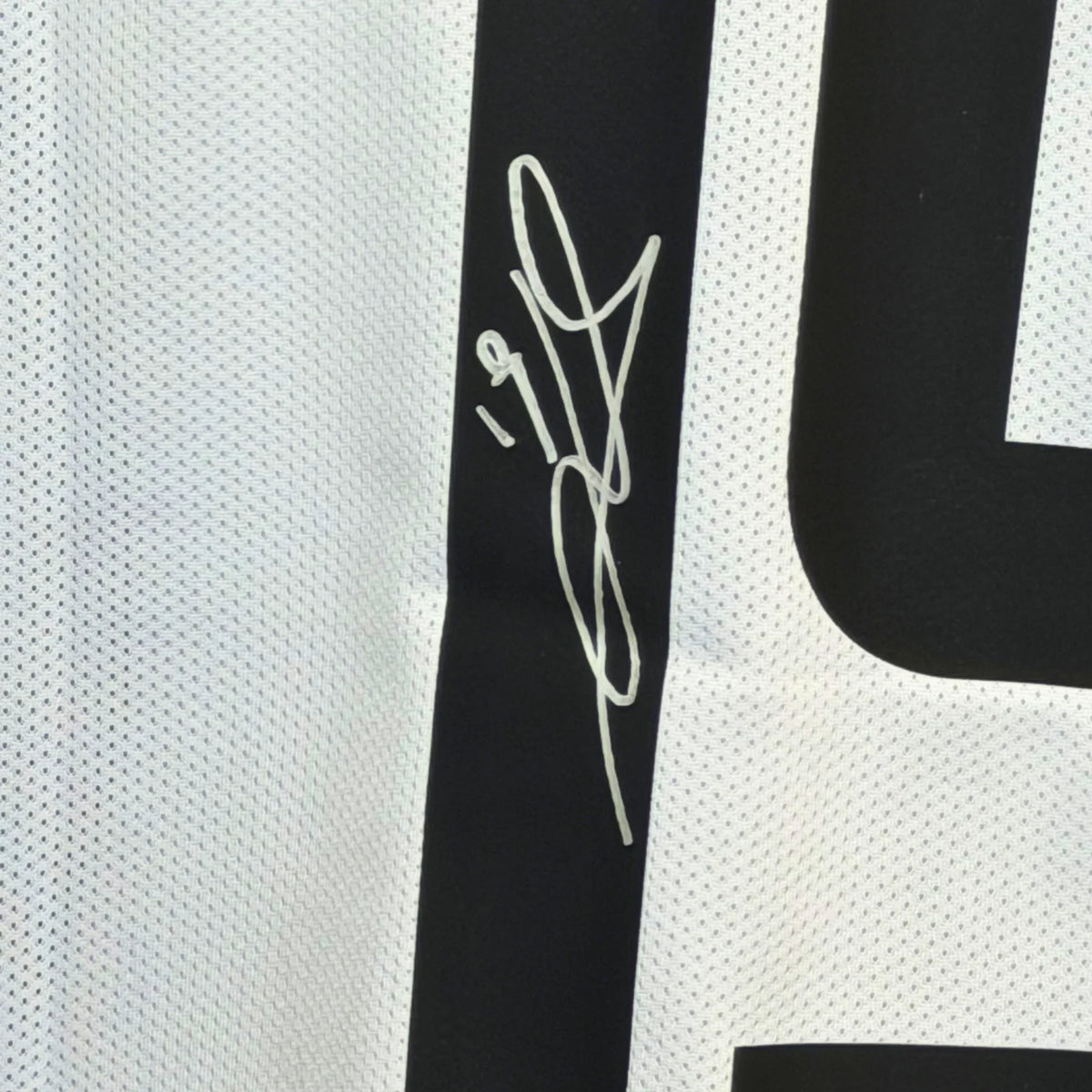 LeonardoBonucciSignedJuventusHomeShirt2014_15-signature | Iconic Shirts