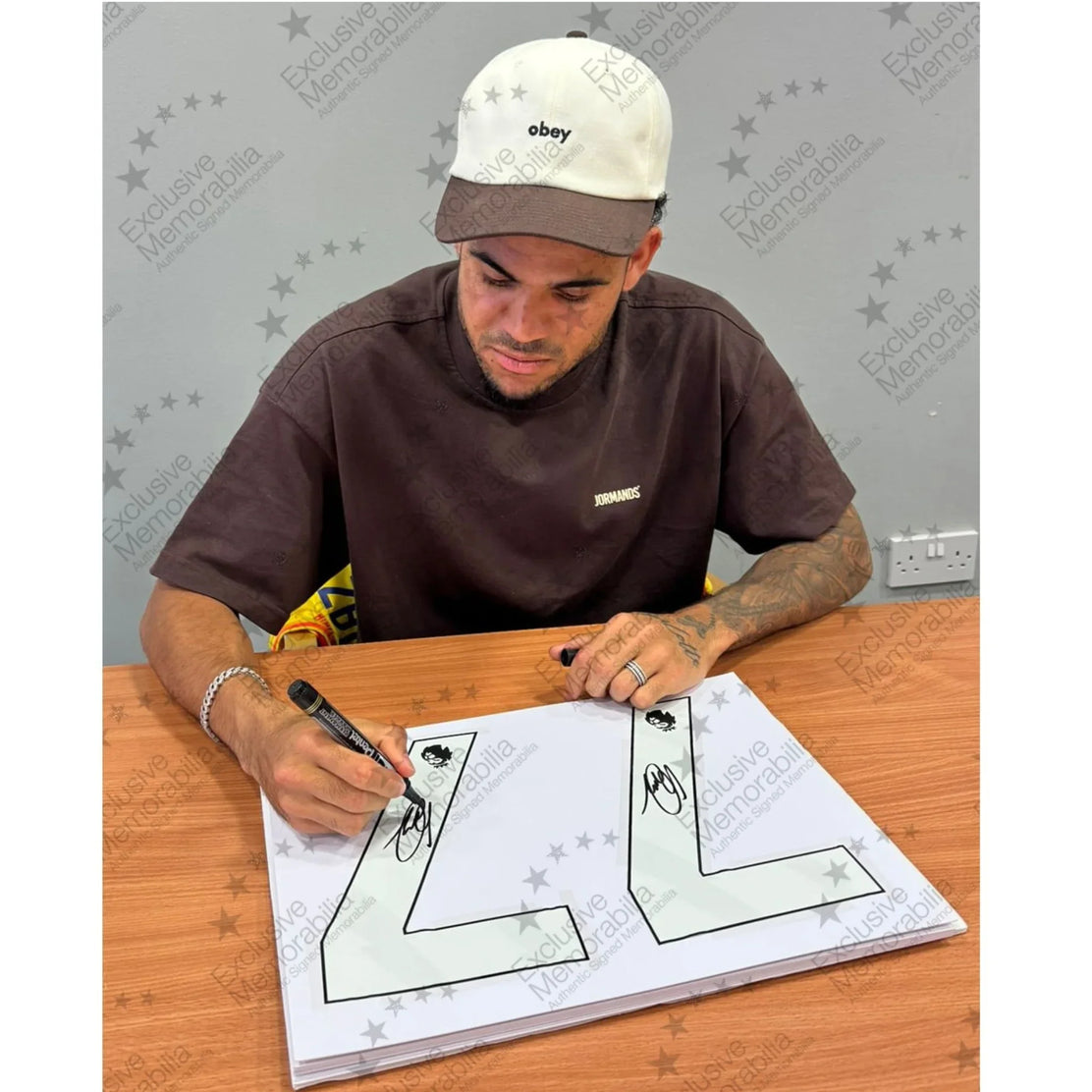 LuisDiazSignedLiverpoolHomeShirt-2024-2025-signingproof | Iconic Shirts