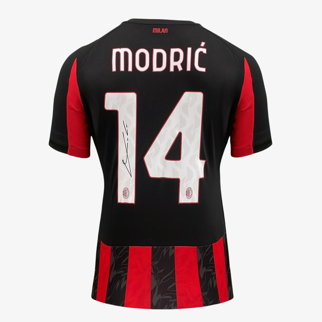 Maillot de football domicile AC Milan 2025/26 signé Luka Modric | Iconic Shirts