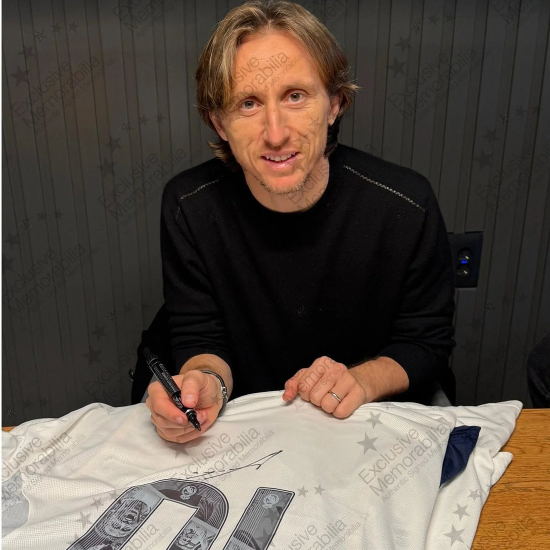 LukaModricSignéRealMadrid2025_26MaillotHommage-photoproof | Iconic Shirts