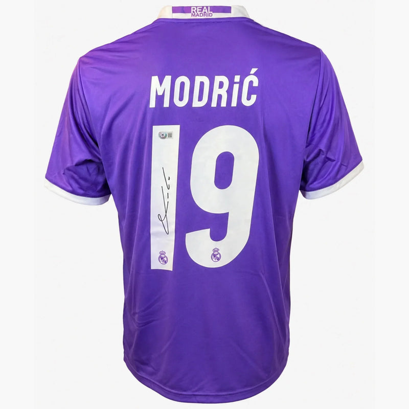 LukaModricSignedRealMadridAwayShirt-ChampionsLeagueFinal2017_4f875da7-fa46-4316-ad65-15dbe201348c | Iconic Shirts