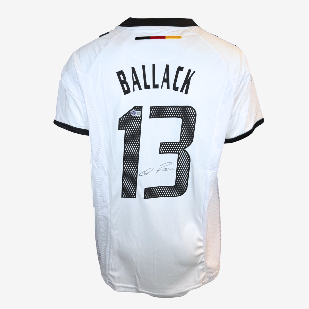 Von Michael Ballack signiertes Deutschland-Heimtrikot 2002