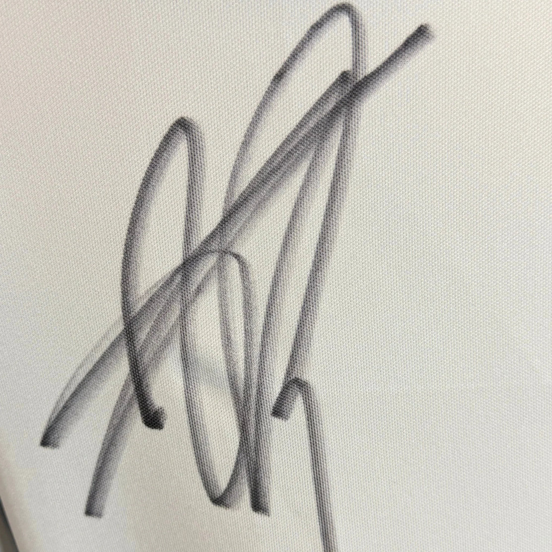 Rapha_l_Varane_Maillot_domicile_signé_du_Real_Madrid_2011_signature | Iconic Shirts