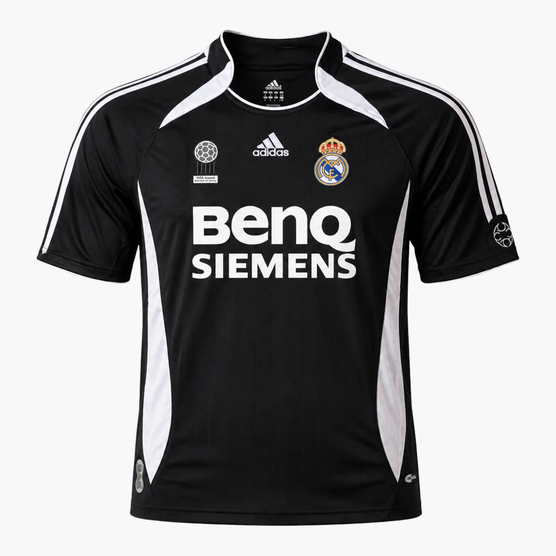 Maillot extérieur du Real Madrid 2006/07 signé par Roberto Carlos - face avant | Iconic Shirts