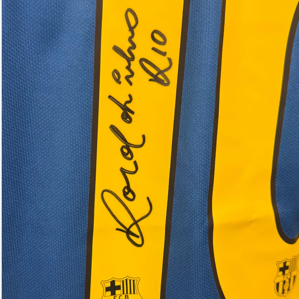 RonaldinhoSignedFCBarcelonaFootballShirt-2005-06HomeChampionsLeagueFinal-signature | Iconic Shirts