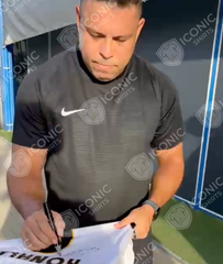 Ronaldo Nazário signiertes Real Madrid 2003-2004 Retro-Heimtrikot