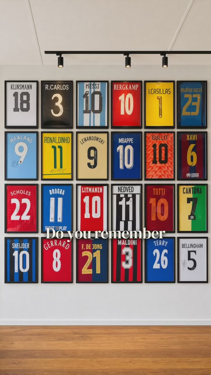 パオロ・マルディーニ直筆サイン入りACミランサッカーシャツ - 1994年