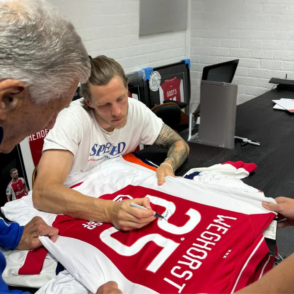 signeersessie_-_Wout_Weghorst_-_Ajax | Iconic Shirts